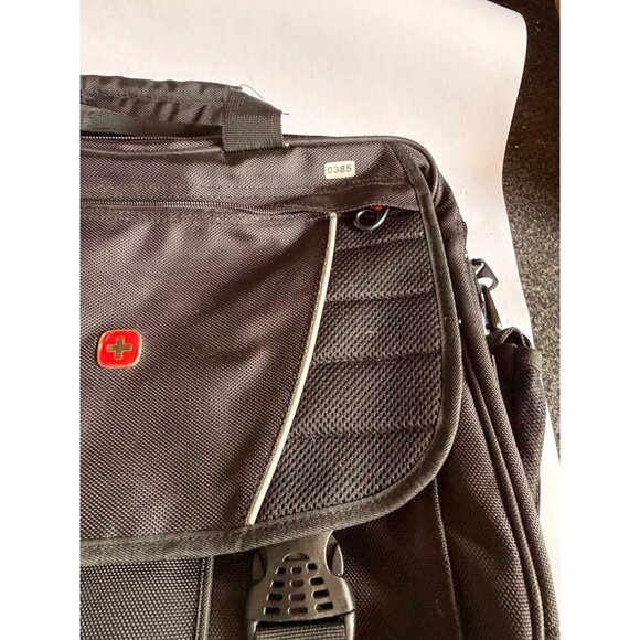 Swissgear Black Nylon Messenger Bag With Adjustable Strap - Picture 13 of 14